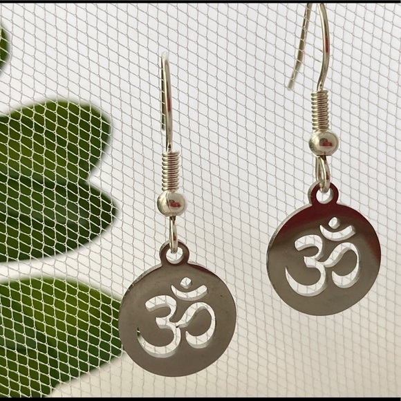 𝅺STAINLESS Steel Petite Om Disk Earrings - Picture 3 of 8